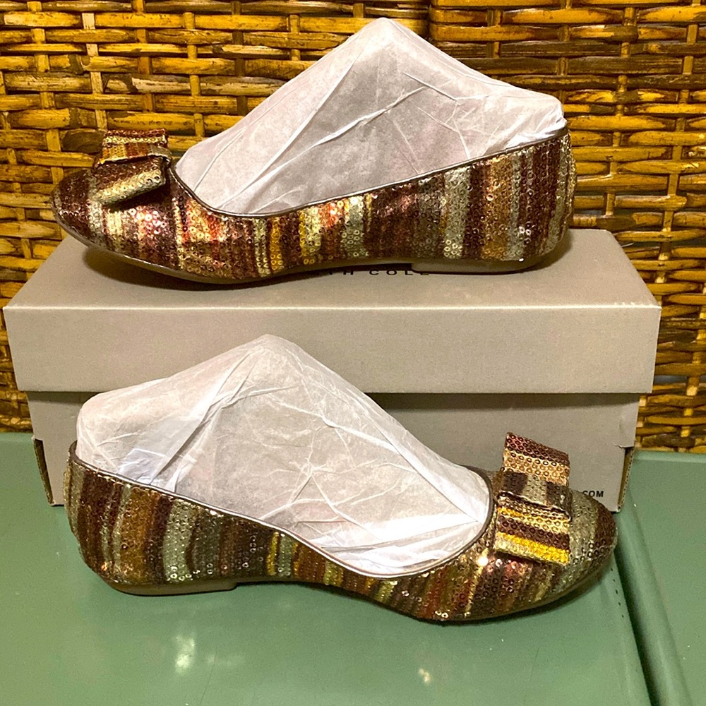 GUC Cosmopolitan brown, green, gold stripe bow flat slippers, shoes 7.5